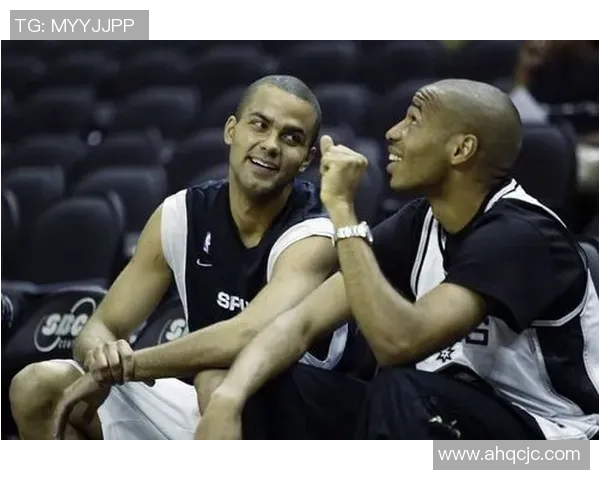 足球球星夹袋事件全解析 揭示背后的隐秘故事与社会影响